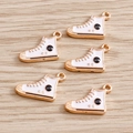 Détail de breloques baskets dorées en alliage avec émail blanc pour bijoux DIY - Lot de 10 / Blanc