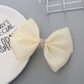 Lazo para el pelo crema hecho a mano para niñas con elegante detalle de strass central - Beige