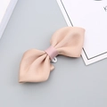 Minimalistische Kinderfliege in sanftem Altrosa aus Satin für elegantes Styling - Champagner