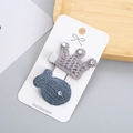 Set de pinzas para el pelo tejidas a mano para niñas con corona gris y pez azul - Juego 4 (Corona Gris y Pez Azul)
