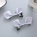 Paire de nœuds papillon lilas pour filles en satin avec pinces croco en métal argenté - Gris clair