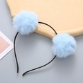 Diadema linda para niñas con pompones azul claro sobre una fina banda negra - Azul claro