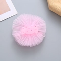 Haarklammer-Variante als rosa Süßigkeit mit Punkten und geschichtetem Tüll - Rosa Süßigkeitenstil