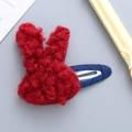 Niedliche rote Plüsch-Hasen-Haarspange für Mädchen mit dunkelblauem Ripsband verziert - Weinroter Hase
