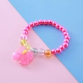 Kinder-Perlenarmband mit rosa Kunstperlen und einem süßen Anhänger in Schleifenform - Rosarot