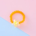 Anello elastico con perline sfaccettate arancioni e un grazioso ciondolo a stella - Stile Stella / Arancione