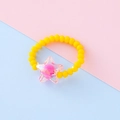 Anello con perline giallo acceso con ciondolo a stella trasparente e glitter rosa - Stile Stella / Giallo Solido