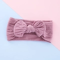 Fascia neonata in maglia rosa antico con fiocco grande e trama a treccia - Viola