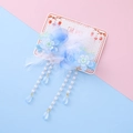 Fermagli per capelli a fiori blu chiaro con nappe di perle e dettagli in piuma - Blu