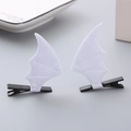 Détails des pinces à cheveux ailes de chauve-souris en tissu blanc avec clips métalliques - Style laqué blanc