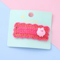 Pinza para el pelo de punto rosa con peluche suave en tarjeta de exhibición azul - Muñeca Rojo Rosa