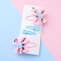 Set di fermagli per capelli con fiocco rosa e balena blu per bambine su sfondo - Pesce