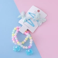 Perlenarmbänder in Macaron-Farben und blaue Glitzer-Schmetterlingsspangen für Mädchen - 2 Clips + 2 Armbänder / Blauer Schmetterling