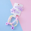 Lila Pailletten-Blumen Haarklammern und Macaron Perlenarmband-Set für kleine Mädchen - 2 Clips + 2 Armbänder / Lila Blume