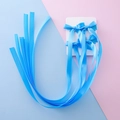 Lot de barrettes à nœuds en satin bleu brillant avec longs rubans sur fond coloré - Bleu ciel