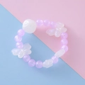 Süßes lilafarbenes Perlenarmband mit weißen Schmetterlingsanhängern für Mädchen - Weißer Schmetterling