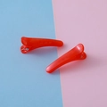 Deux barrettes à cheveux translucides rouges de 3,5 cm sur fond bleu pastel et rose - Rouge Vif Gelée