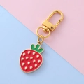 Portachiavi fragola minimalista con foglie verdi e finitura smaltata dorata - Fragola Stile 1