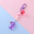 Portachiavi a forma di papera viola in resina con perline rosa e ciondolo a fragola vivace - Oca
