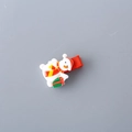 Détail d'une pince à cheveux bonhomme de neige avec ruban rouge et ornement de boîte cadeau - Bonhomme de neige