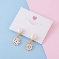 Kids clip-on earrings with pearl heart and white enamel snowflake in gold finish - Snow Wash Gray