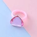Anello a cuore rosa per bambine con fascia regolabile su sfondo pastello bicolore - Anello Regolabile Cuore Rosa