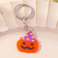 Portachiavi di Halloween con zucca arancione e cappello da strega viola su vassoio - Zucca con Cappello da Strega Viola / Viola