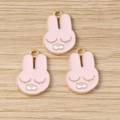 Détails des pendentifs lapin en émail rose avec base en métal doré pour créations DIY - Lot de 10 / Lapin Rose