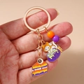 Detail van Halloween sleutelhanger met spookachtige kat in ketel en oogbol cake - Heks Taart Sleutelhanger