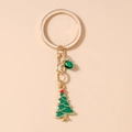 Detalle de llavero de árbol de Navidad con aro dorado y colgante de campana verde - Campana Estrella Árbol Navidad