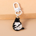 Detalle del llavero esmaltado de gato yin-yang con cierre blanco y motivos de nubes oro - Blanco-Gato Yin Yang