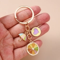 Mode fruit sleutelhanger met regenboog paraplu en paars hart aan gouden ring - Paraplu en Sinaasappelschijfje