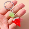 Modischer Wassermelonen-Schlüsselanhänger aus Harz mit silbernem Metallring und Kette - Candy Wassermelone