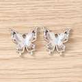 Makrodetail eines Strass-Schmetterlingsanhängers mit schillernden Flügeln für DIY-Schmuck - Hohl Schmetterling - Silber Weiß