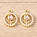 Dettaglio macro di ciondoli a tulipano con strass rosa e bordo di perle per gioielli fai da te - Tulipano Strass Tondo - Oro