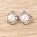 Detail of round pearl charms with silver geometric metal base and quilted pattern - Quilted Round Style / 5 Pieces / Silver