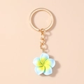 Detalle de llavero de flor plumeria con degradado azul y amarillo y aro dorado - Azul