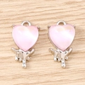 Detailansicht der flüssigen Herzanhänger in Rosa und Silber für DIY-Schmuckherstellung - Silberrosa