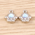 Detailweergave van zilveren kattenpoot bedeltjes met blauwe maansteen inlegwerk - 5 Stuks / Zilver Blauw