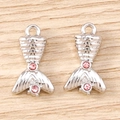 Détail de breloques queue de sirène argentées avec strass roses pour bijoux DIY - 5 Pièces / Rose Argent