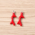 Rode koraal hangers voor DIY sieraden met glanzende rode afwerking en zilveren ringetjes - Zilver Rood Koraal