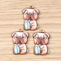 Vue détaillée de breloques carlin rose en alliage avec anneaux dorés sur bois - Chien Carlin Lisant / Lot de 10 / Chair