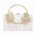 Pochette de soirée luxe en acrylique blanc nacré avec poignée ronde dorée et fleurs en cristal - Blanc