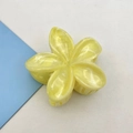 Pale yellow frangipani hair claw clip with acetate flower texture for women - Approx. 8x7x4cm / Yellow / Smudge