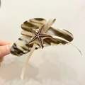 Pince à cheveux élégante avec étoile de mer, nœud et motif marbre écaille de tortue - 10.5cm / Café