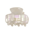 Détail d'une pince à cheveux en acétate blanc nacré avec texte doré Barrette La France - Blanc Coquille 3.5cm