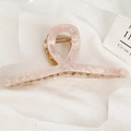 Pinza per capelli in acetato trama marmo rosa con molla dorata e design a torsione - Marmo Rosa Chiaro
