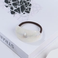 Élastique à cheveux élégant en acétate blanc nacré avec bande brune pour queue de cheval - 5cm / Blanc Perle