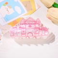 Haarklammer aus Acryl mit Schloss-Print in Rosa und Weiß auf einer Muschelschale - Schloss-Stil