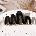 Elegant black wave-shaped acetate hair claw clip with golden metal spring for women - 7.4cm / Black